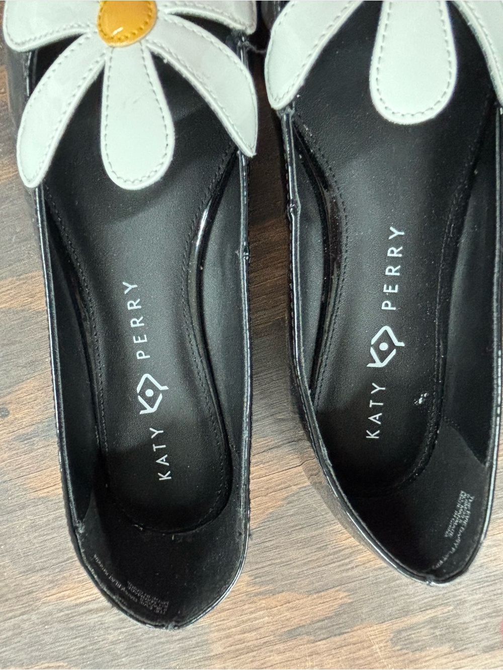 Katy Perry Collections Black Patent Floral Daisy Flats - Picture 6 of 6